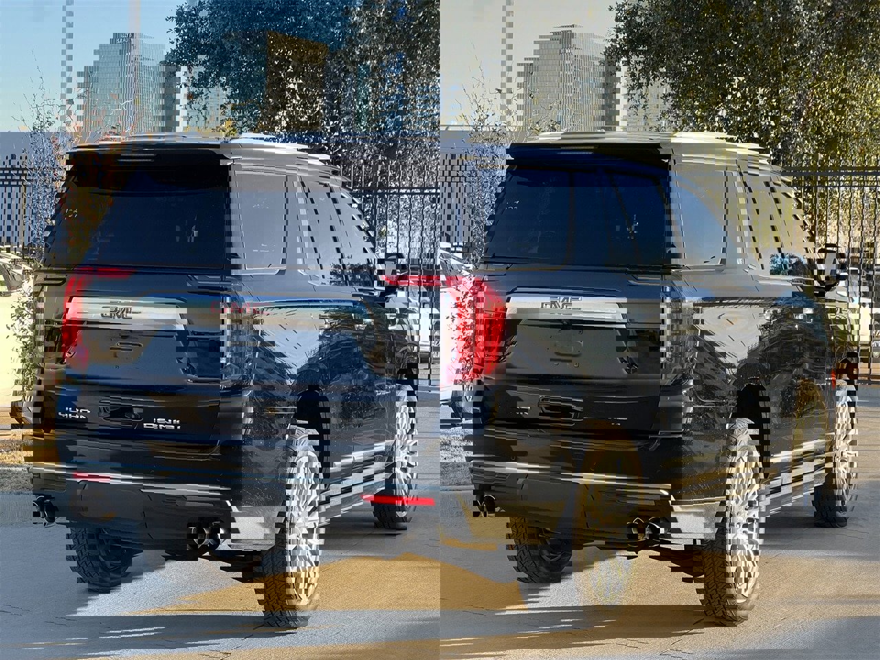 Used 2023 GMC Yukon Denali w/ LPO, Floor Liner Package image 4