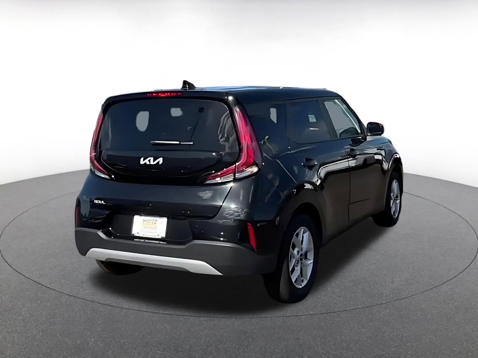 Used 2025 Kia Soul LX w/ LX Technology Package FWD image 14