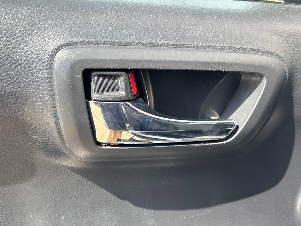 Used 2022 Toyota Tacoma TRD Off-Road image 9