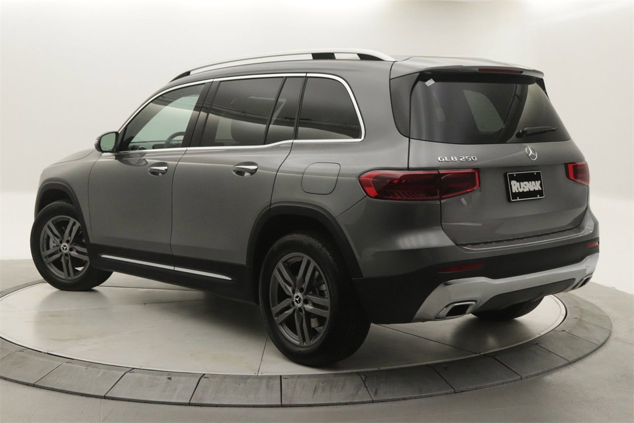 New 2026 Mercedes-Benz GLB 250 image 2