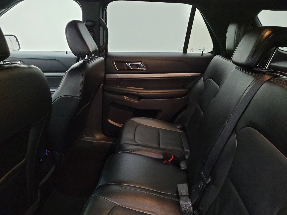 Used 2018 Ford Explorer XLT w/ Equipment Group 202A FWD image 18