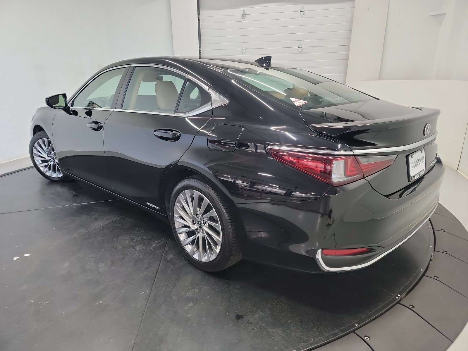 Used 2022 Lexus ES 300h w/ Accessory Package FWD image 6