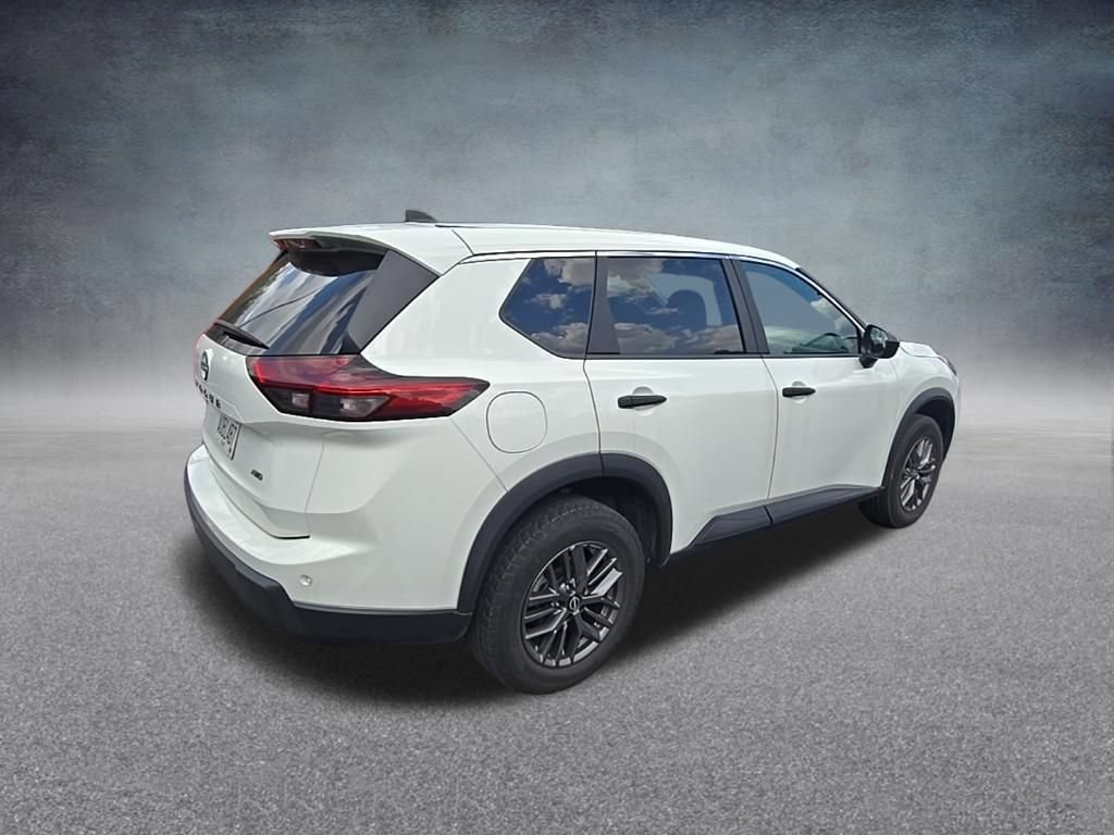 Used 2024 Nissan Rogue S AWD/4WD image 10