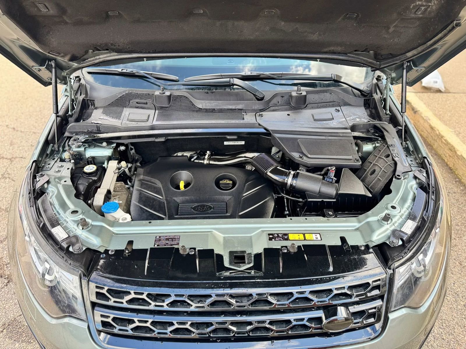 Used 2016 Land Rover Discovery Sport HSE Luxury image 32