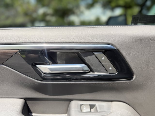 Used 2025 Chevrolet Tahoe LT AWD/4WD image 25