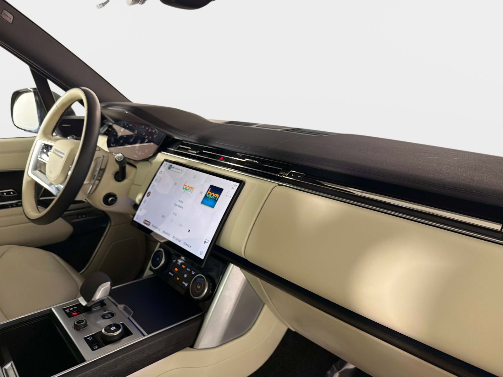 Used 2023 Land Rover Range Rover SE image 25