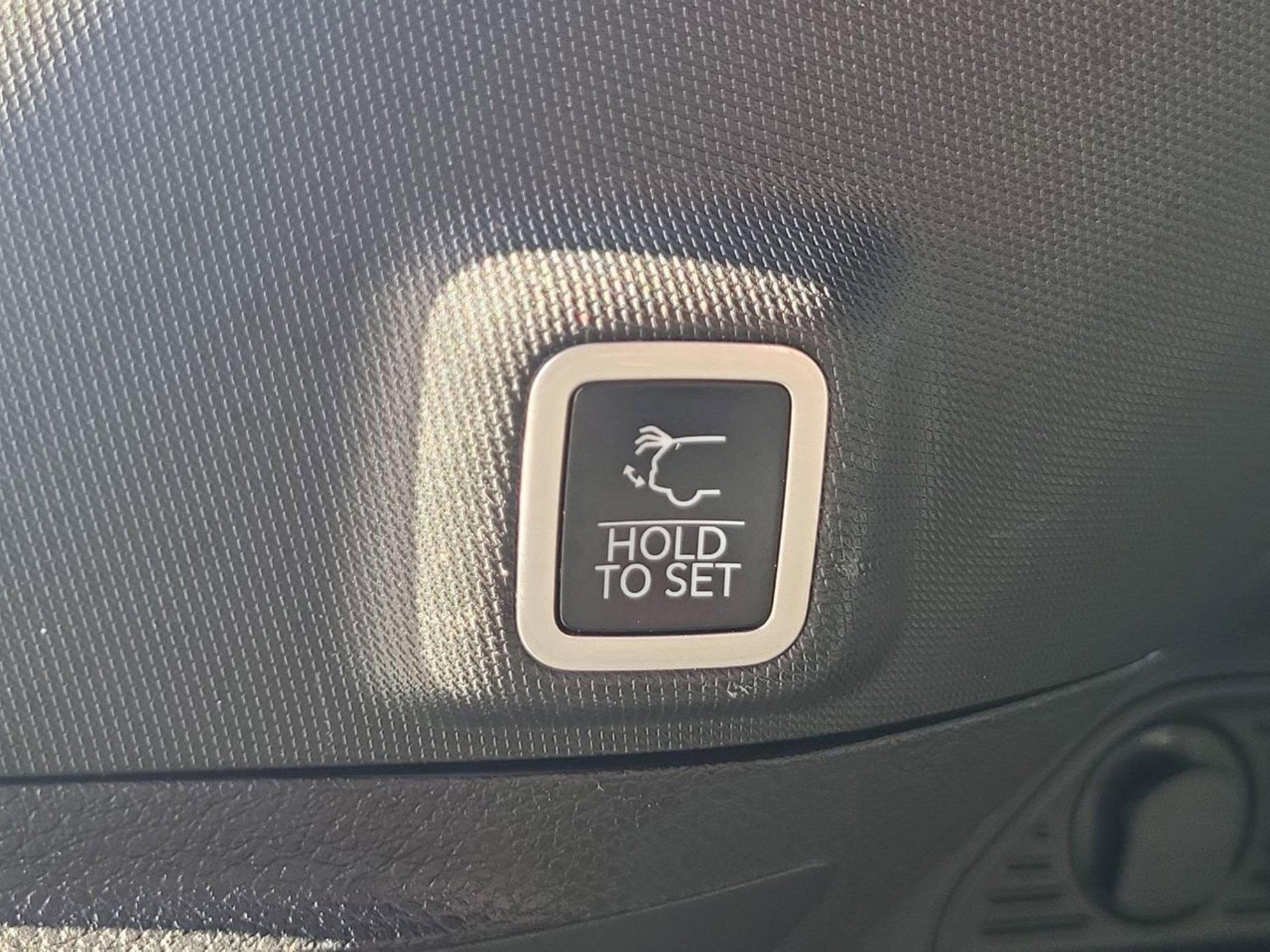 Used 2024 Jeep Grand Cherokee Limited image 8