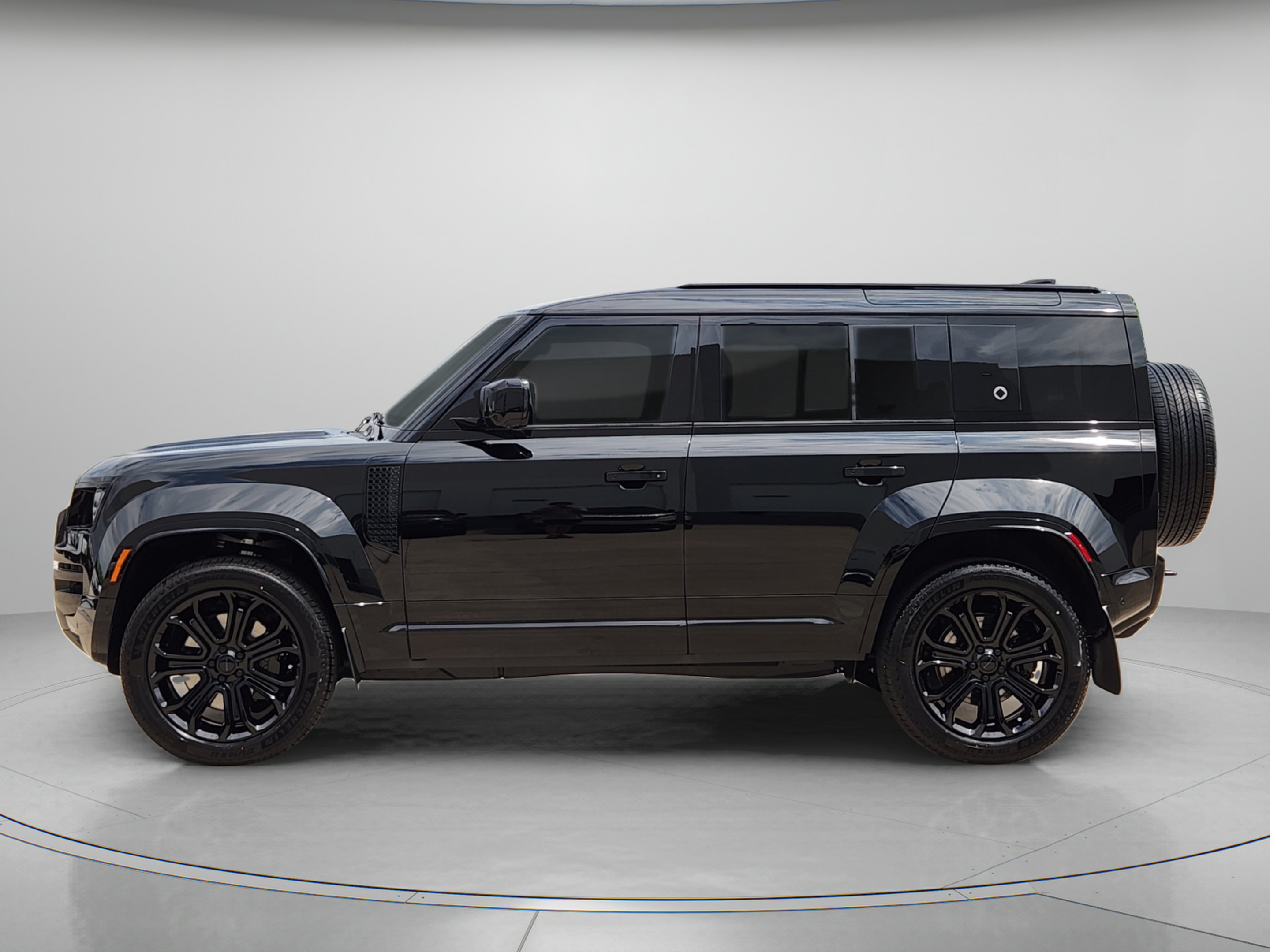 New 2026 Land Rover Defender 110 OCTA AWD/4WD image 2