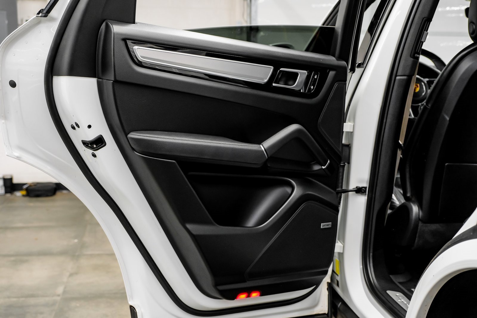 Used 2023 Porsche Cayenne Coupe image 58