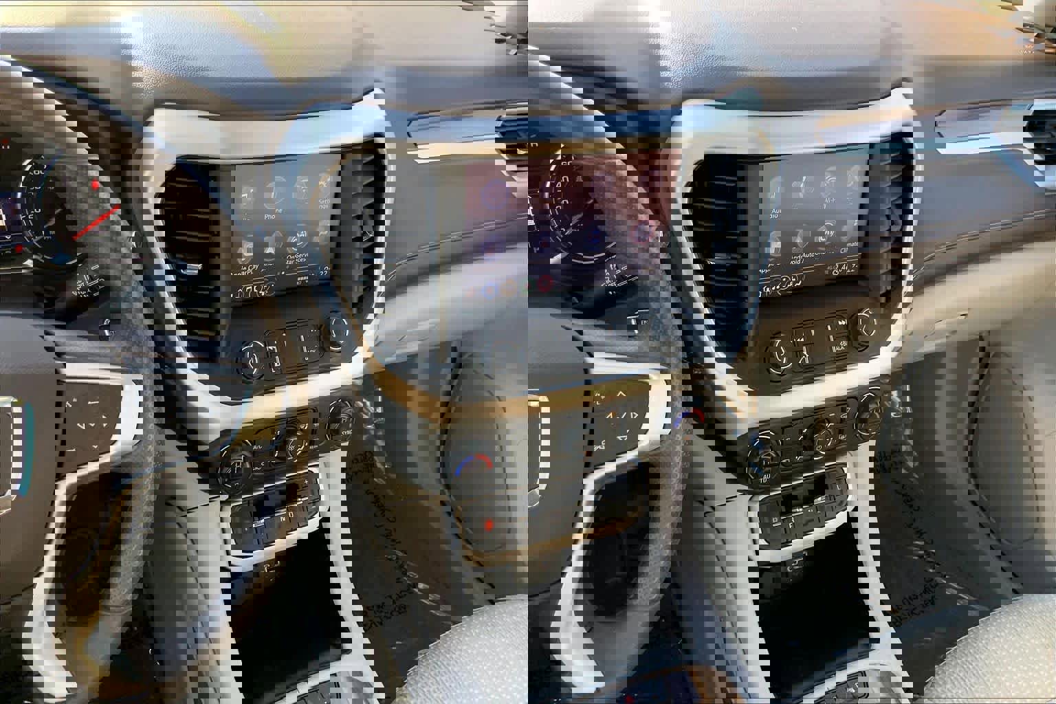 Used 2023 GMC Acadia SLE w/ Driver Convenience Package image 7