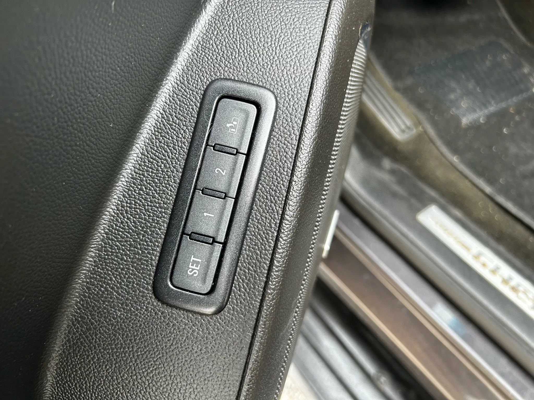 Used 2018 Chevrolet Tahoe LT image 24