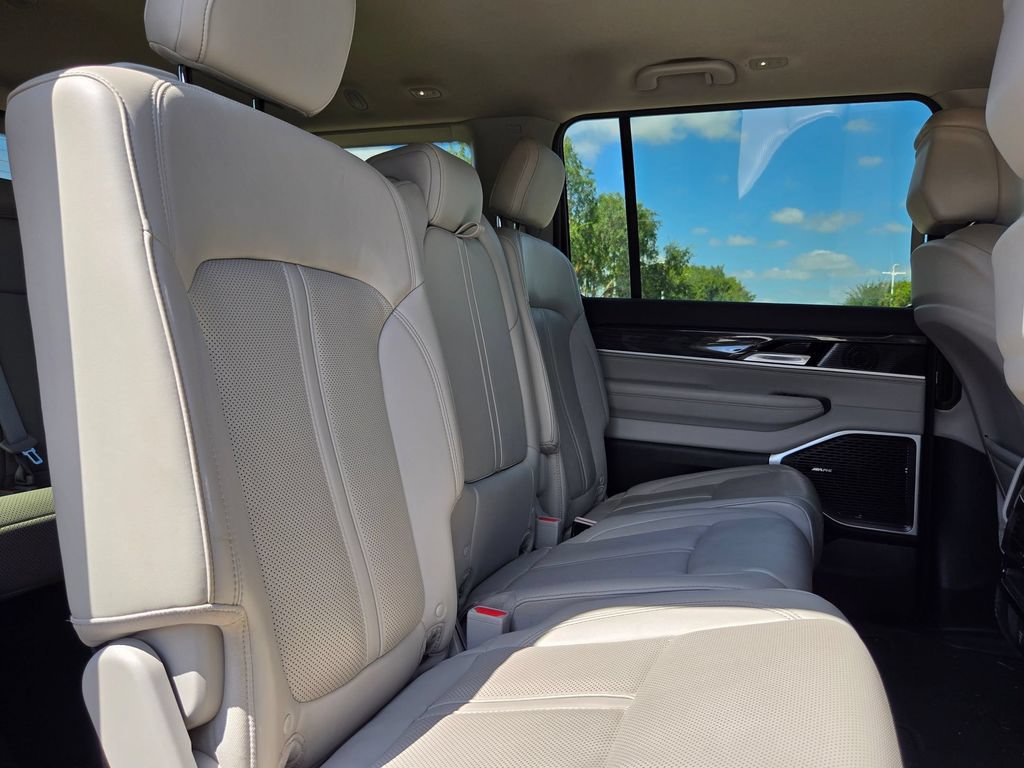 Used 2022 Jeep Wagoneer Series II AWD/4WD image 27