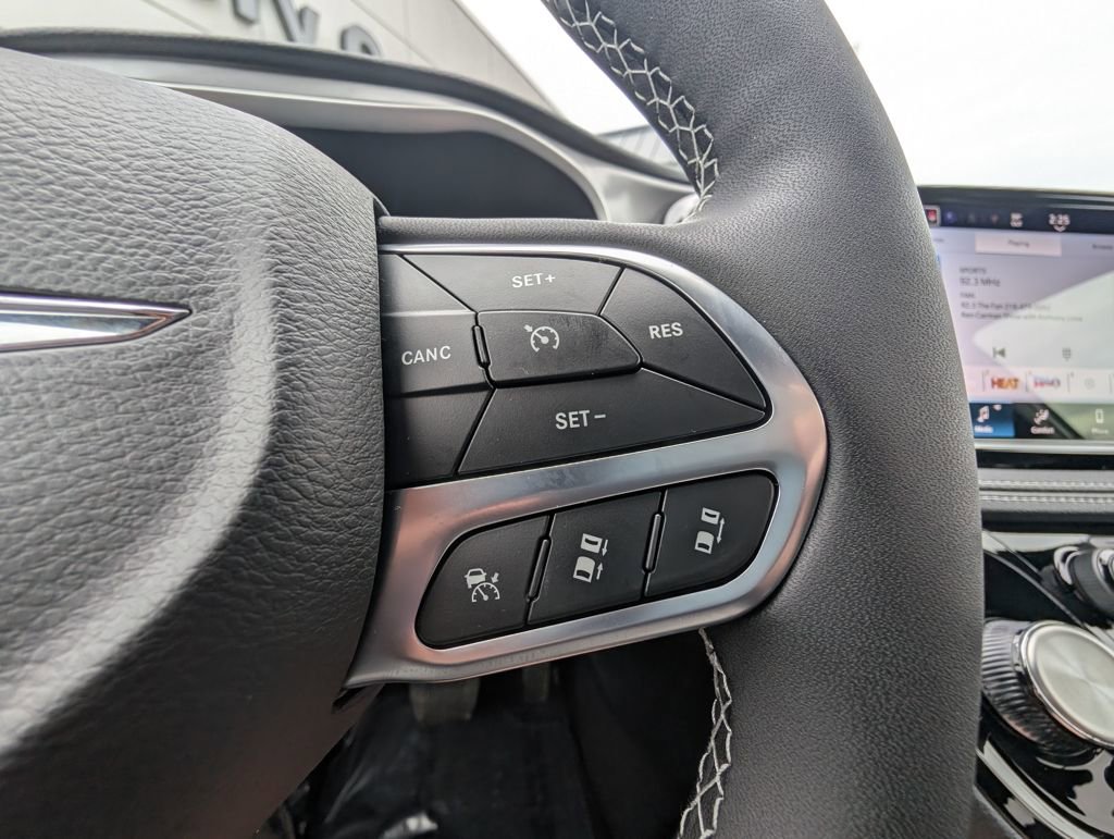 New 2026 Chrysler Pacifica Select AWD/4WD image 24
