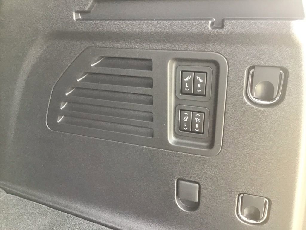 New 2026 Chevrolet Traverse RS image 8