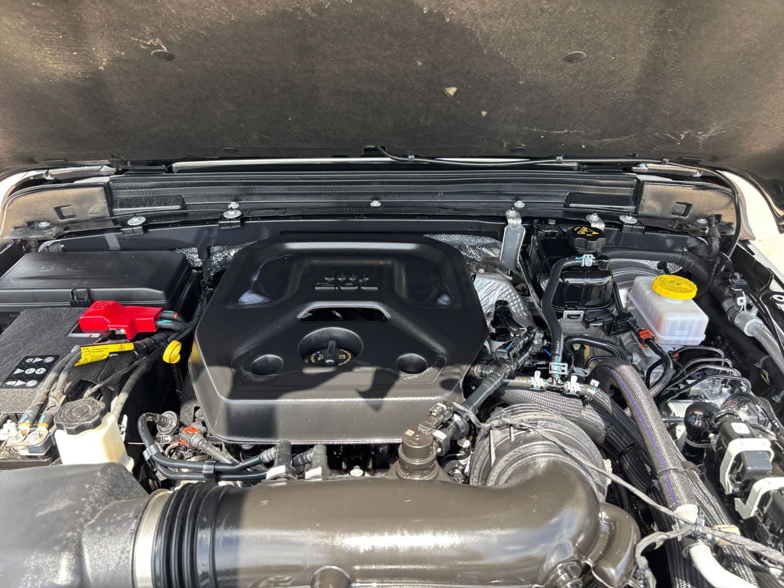 Used 2025 Jeep Wrangler Sahara image 31