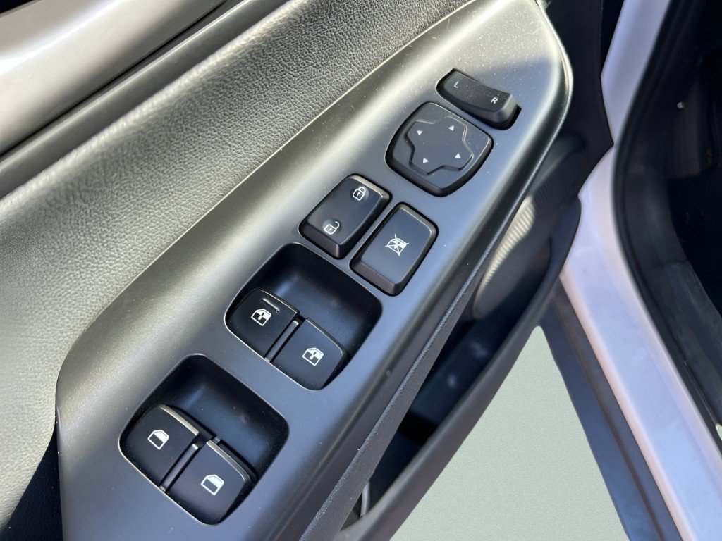 Used 2021 Hyundai Kona Limited AWD/4WD image 17