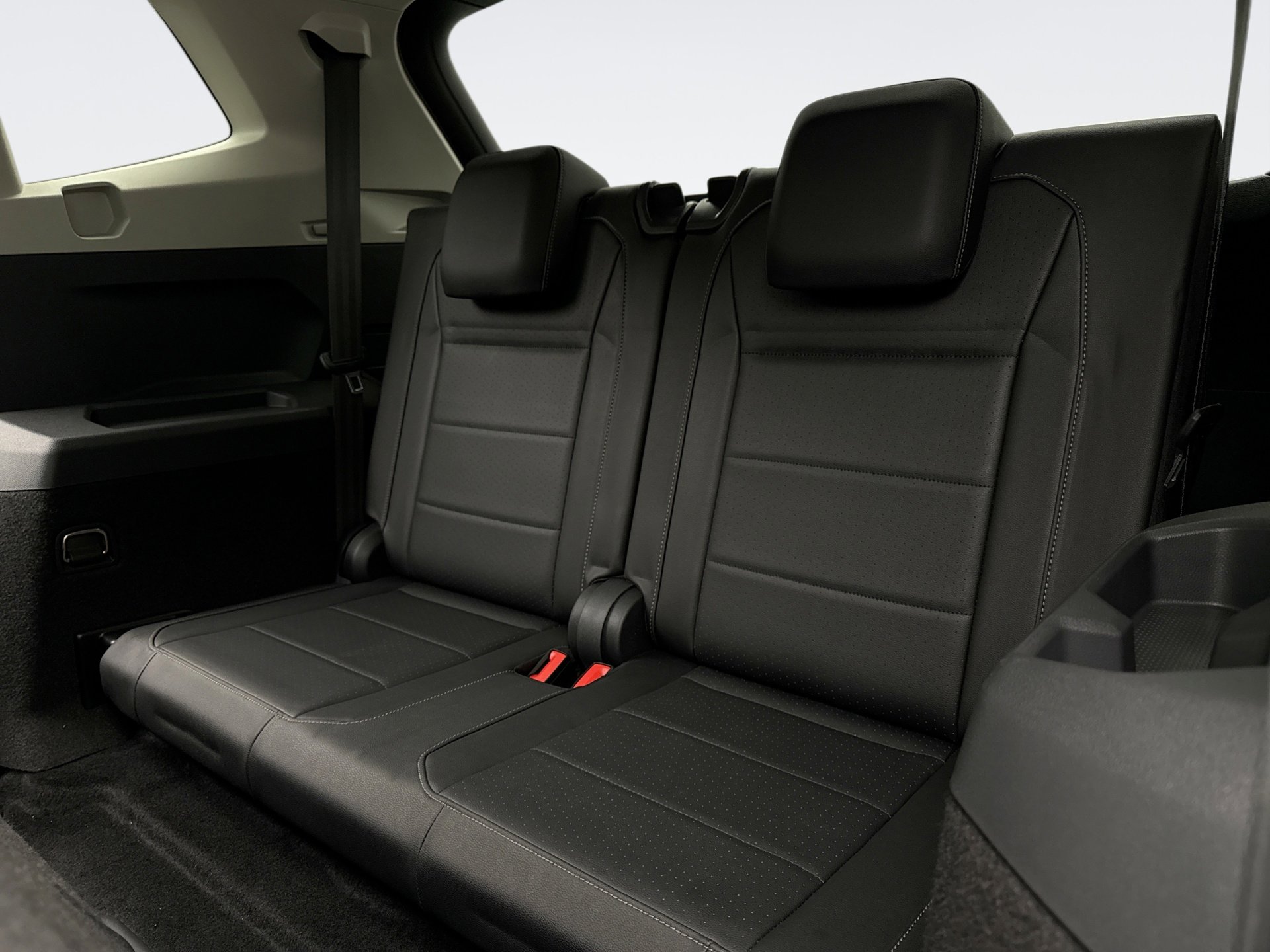 Used 2020 Volkswagen Tiguan SE w/ Panoramic Sunroof Package image 21