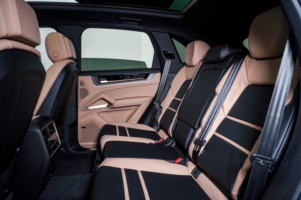 New 2026 Porsche Cayenne image 17