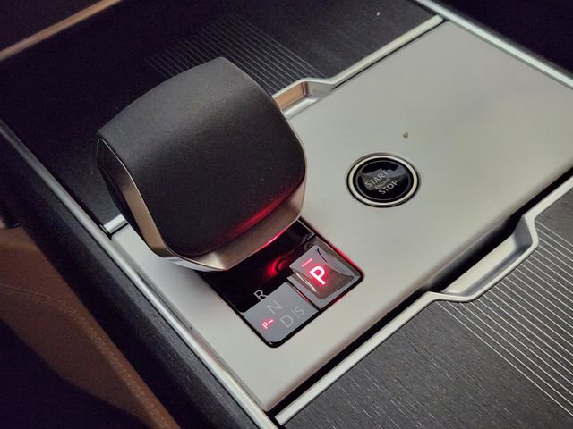 New 2026 Land Rover Range Rover Long Wheelbase Autobiography image 18