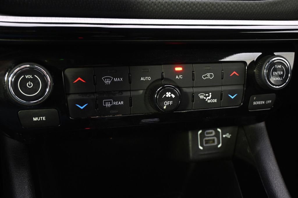 Used 2025 Jeep Compass Trailhawk image 31