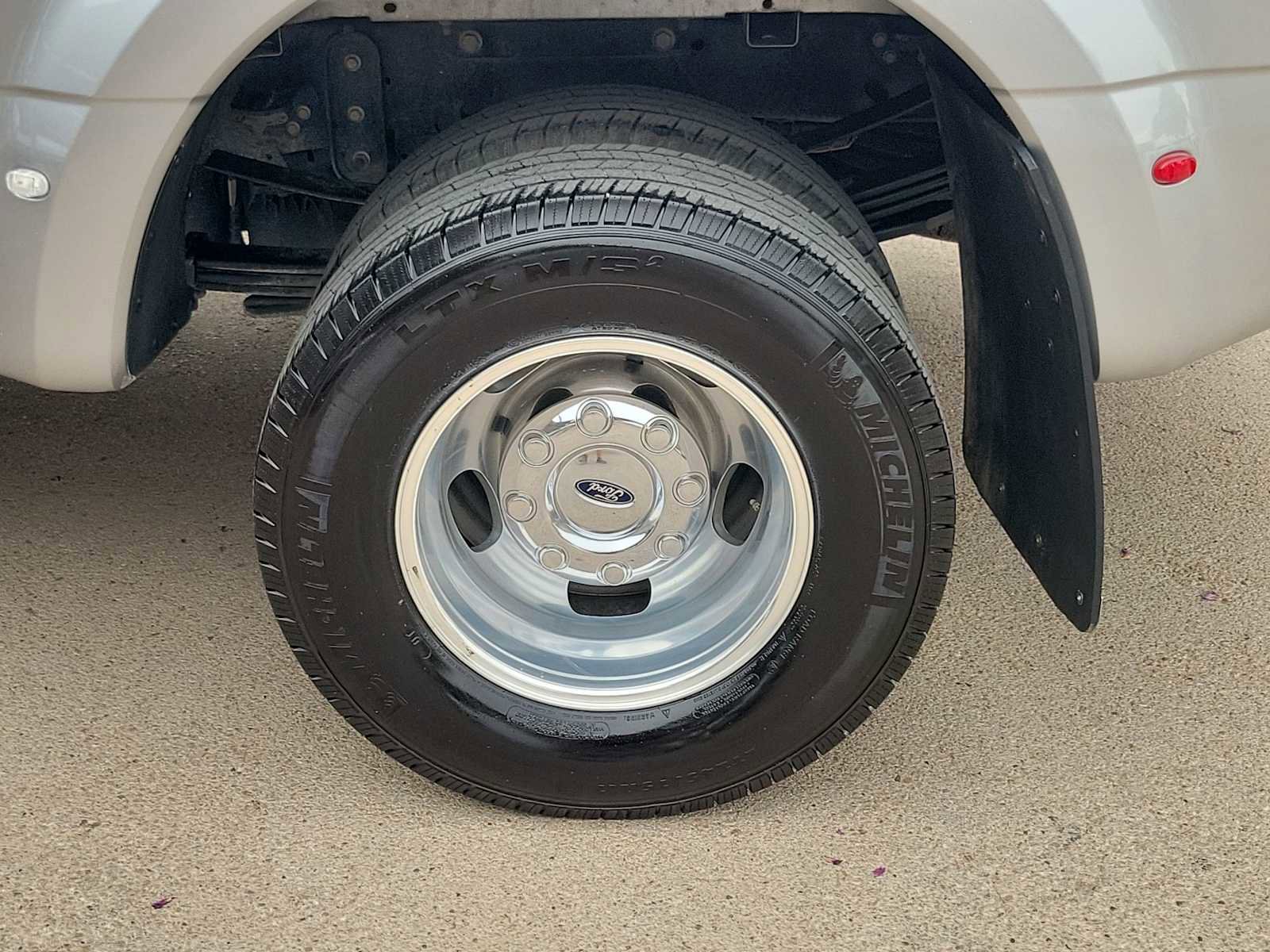 Used 2024 Ford F350 Lariat AWD/4WD image 12