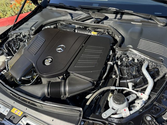 Used 2025 Mercedes-Benz C 300 4MATIC Sedan image 5