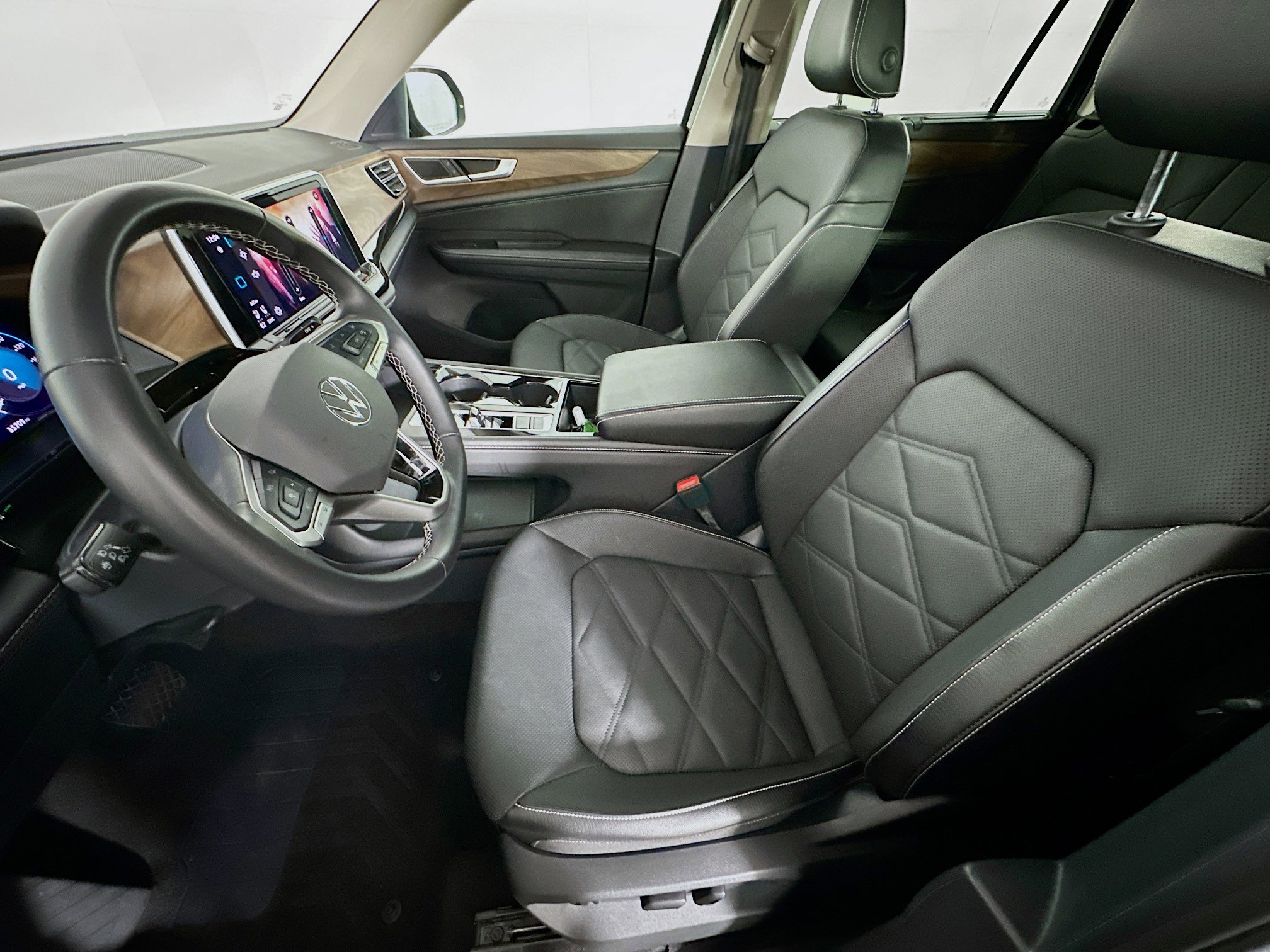 Used 2025 Volkswagen Atlas SE image 13