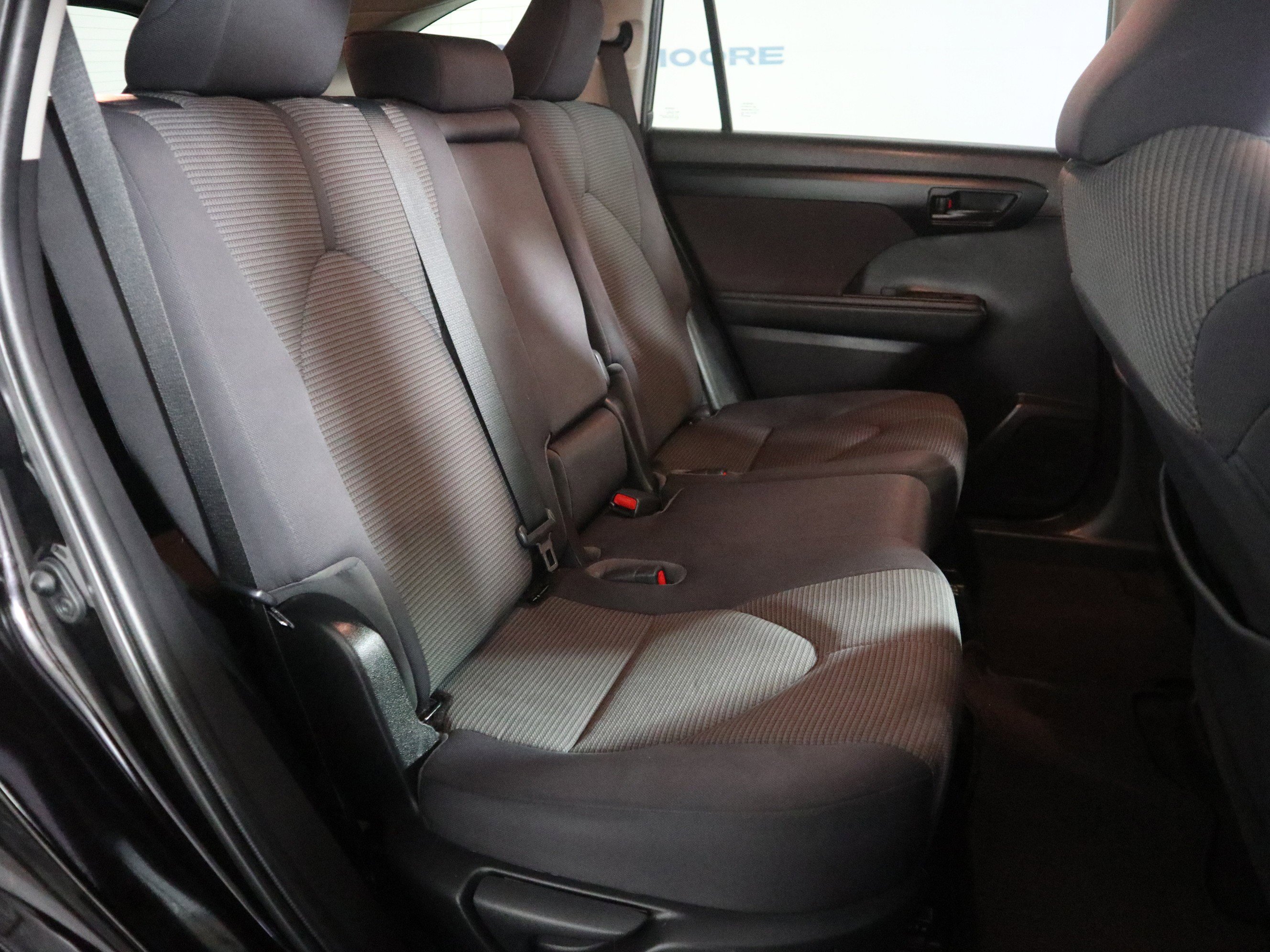 Used 2020 Toyota Highlander LE image 21