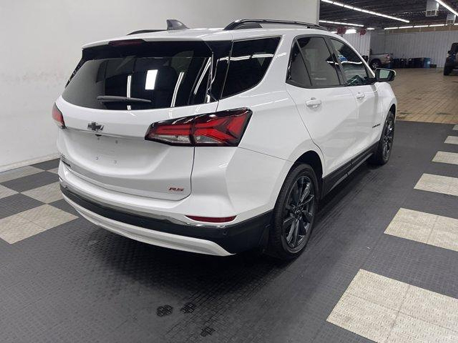 Used 2022 Chevrolet Equinox RS w/ RS Leather Package FWD image 4