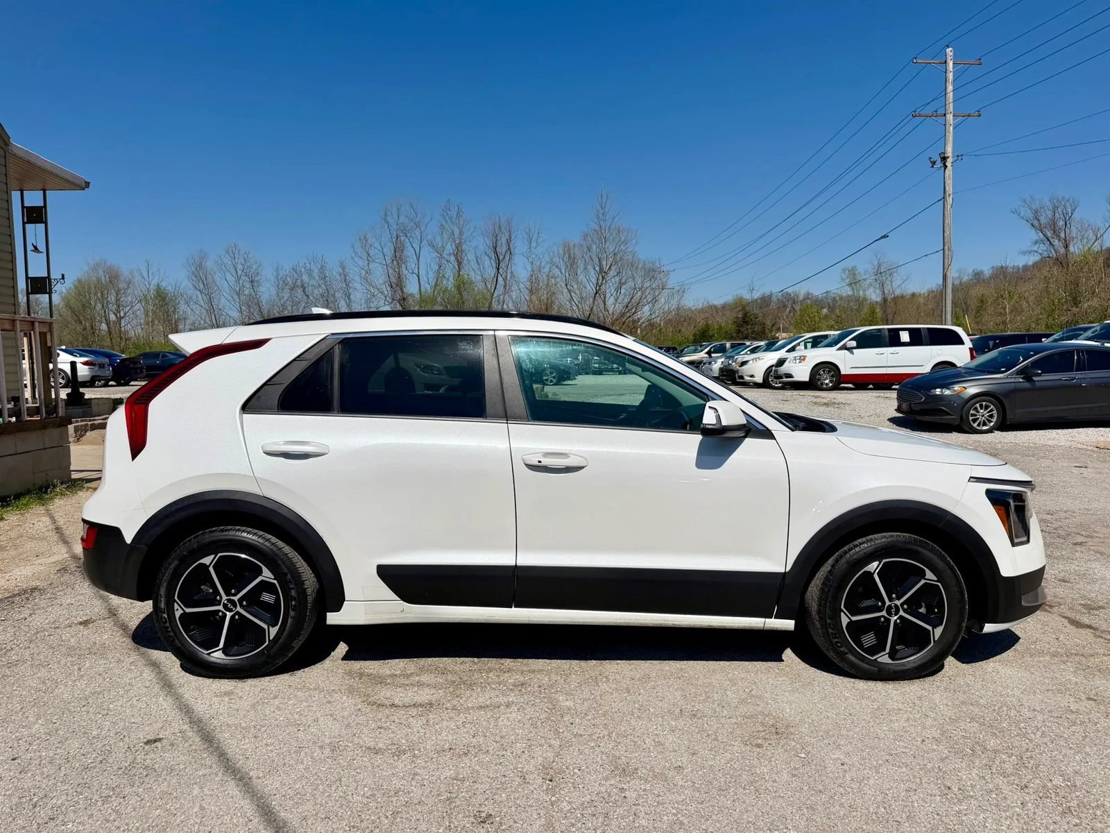 Used 2024 Kia Niro EX w/ EX Cold Weather Package FWD image 4