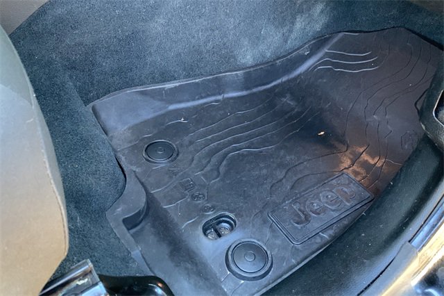 Certified 2022 Jeep Gladiator Willys image 37