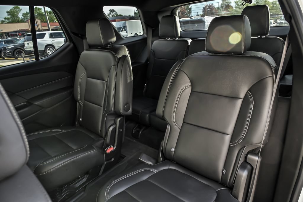 Used 2023 Chevrolet Traverse LT w/ LT Premium Package AWD/4WD image 18