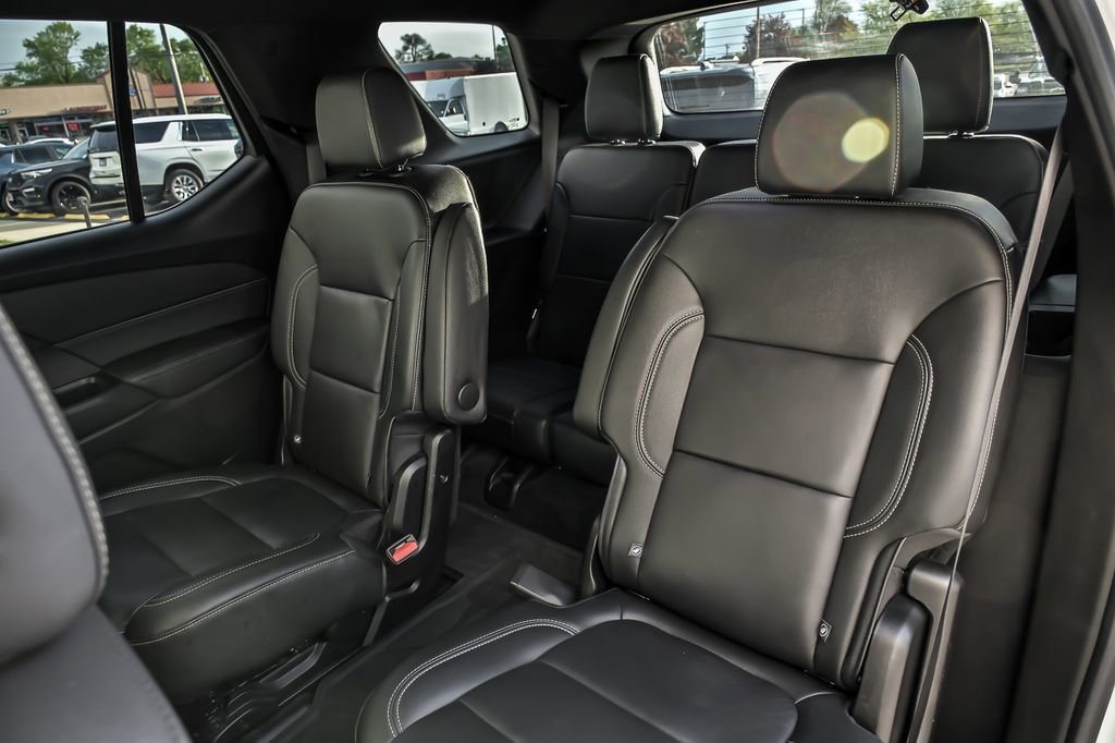 Used 2023 Chevrolet Traverse LT w/ LT Premium Package AWD/4WD image 18