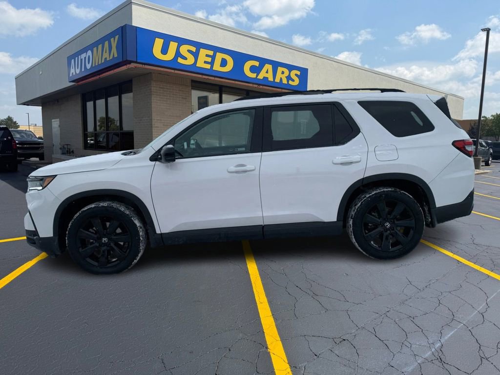 Used 2025 Honda Pilot Black Edition image 8