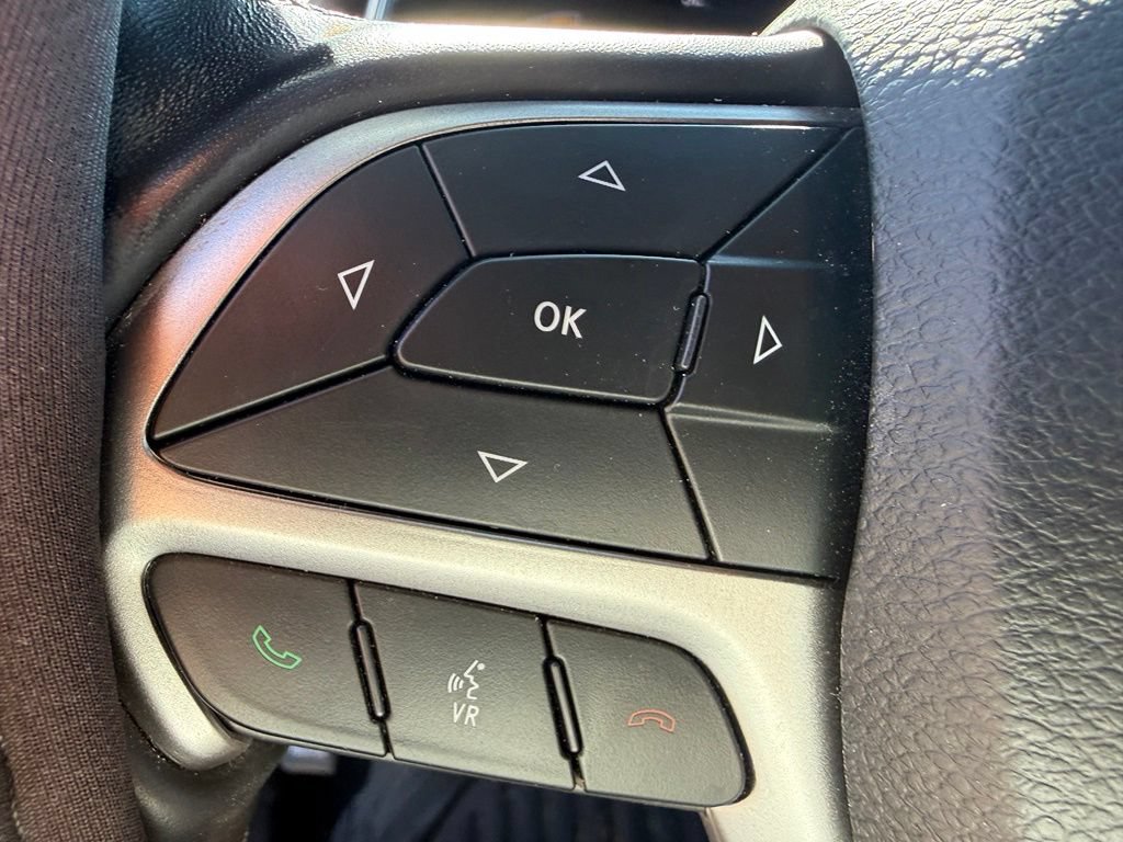 Used 2021 Jeep Grand Cherokee Laredo RWD image 21