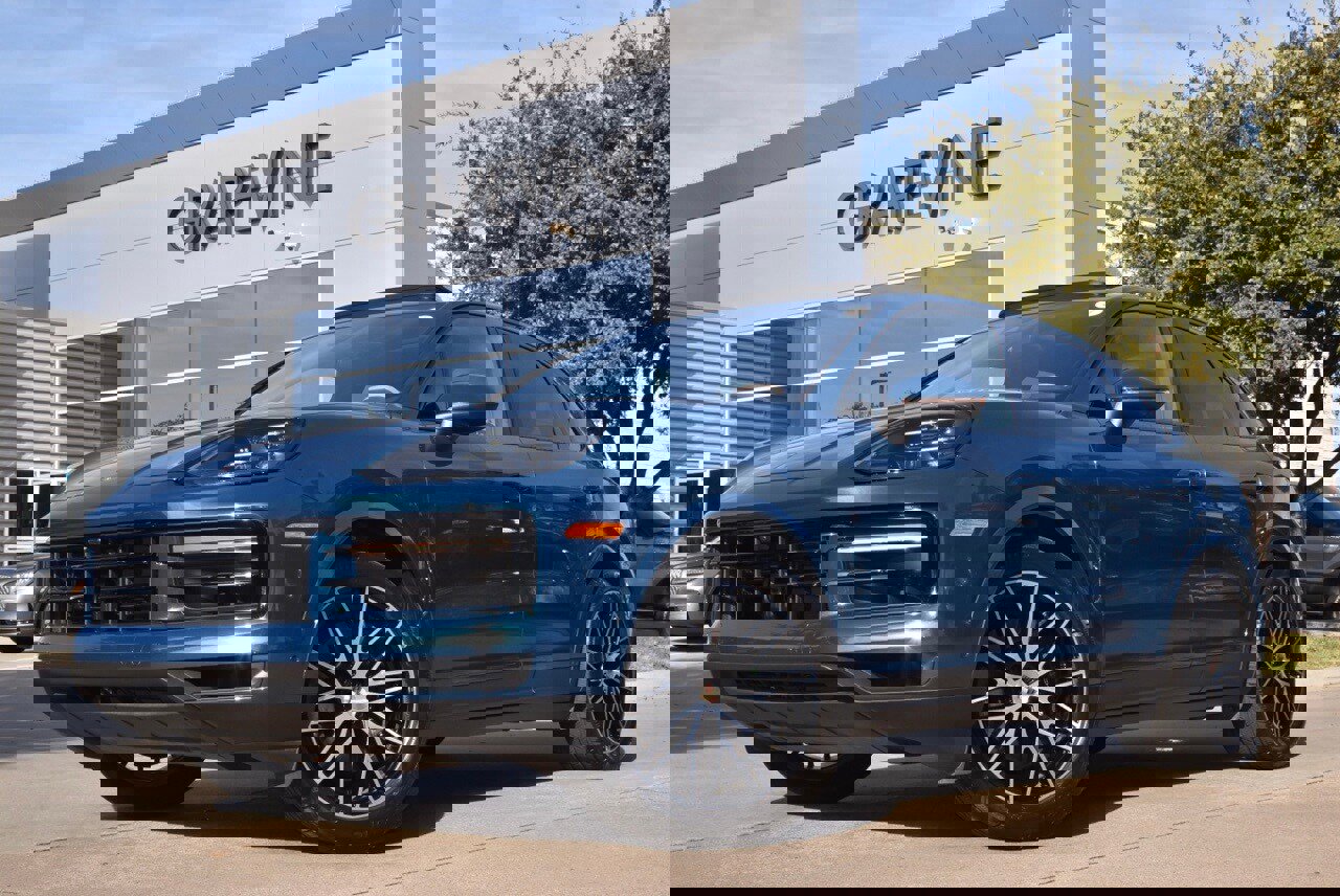 Used 2025 Porsche Cayenne image 1