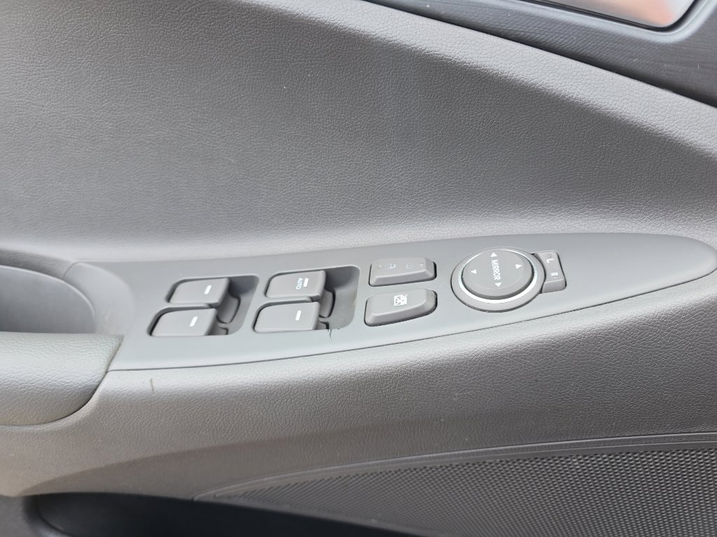 Used 2011 Hyundai Sonata GLS image 23