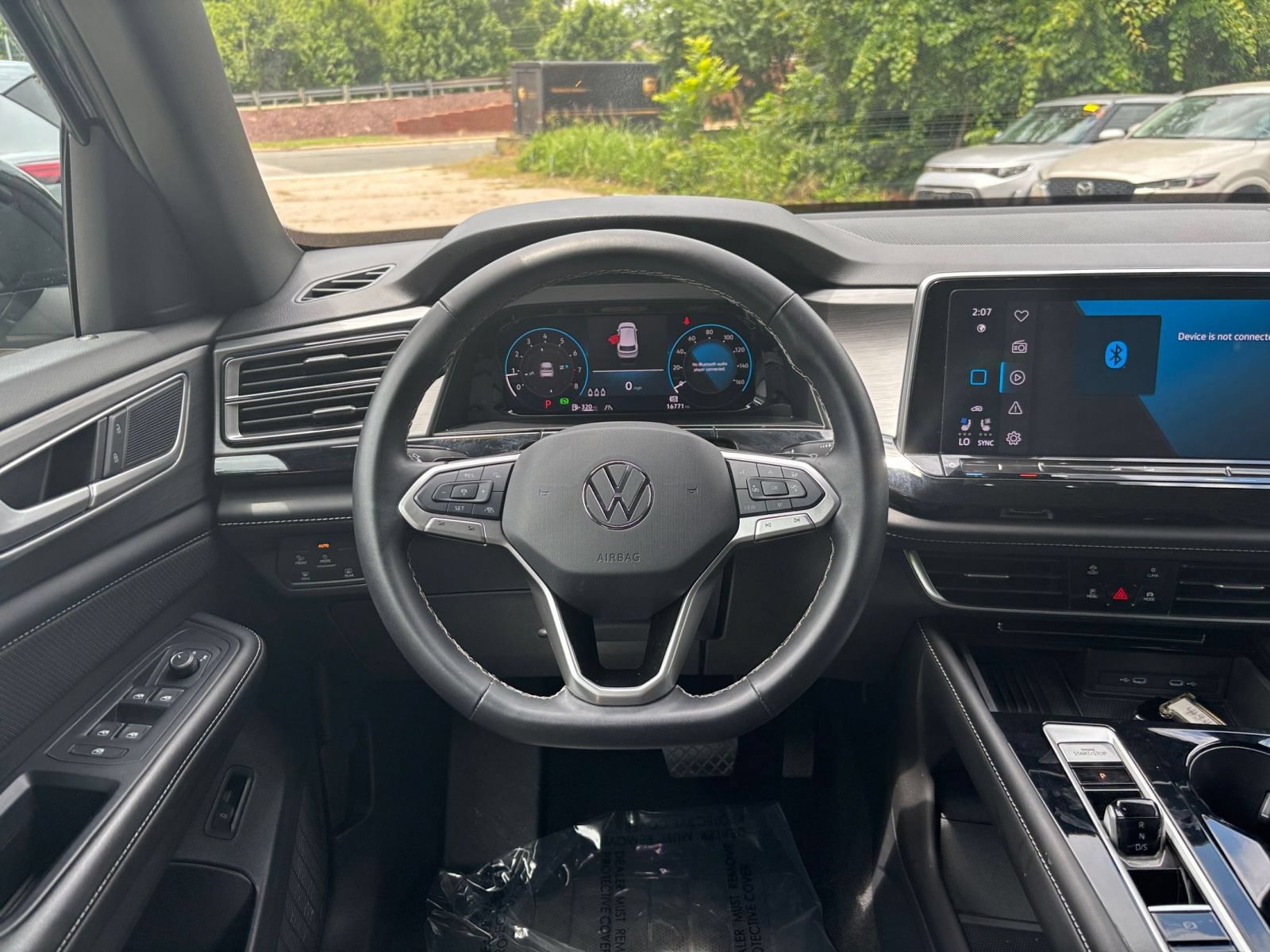 Used 2025 Volkswagen Atlas Cross Sport SE FWD image 35