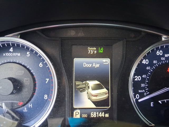 Used 2016 Toyota Camry XLE image 2