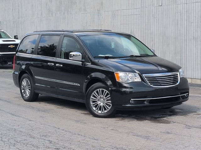 Used 2014 Chrysler Town & Country Touring-L w/ Driver Convenience Group FWD image 11