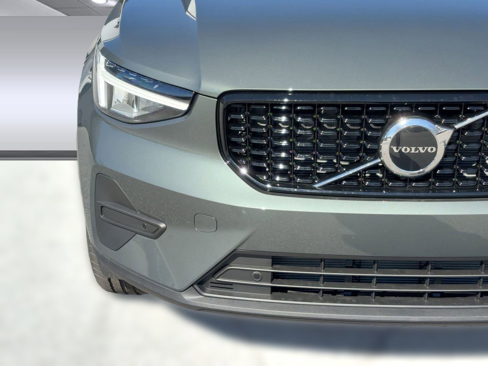 New 2026 Volvo XC40 B4 Core w/ Protection Package image 28