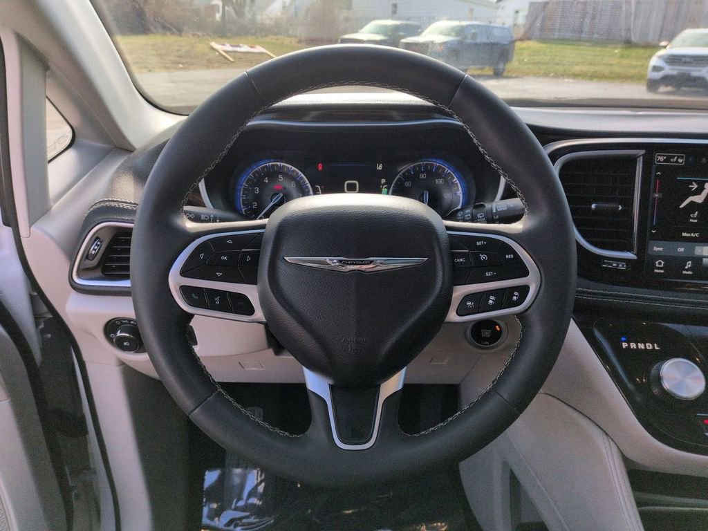 Used 2024 Chrysler Pacifica Limited image 19