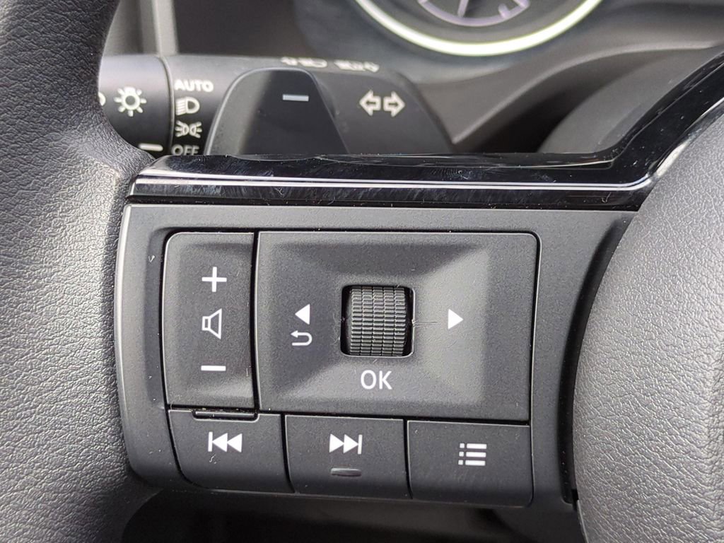 Certified 2023 Nissan Rogue SV image 30