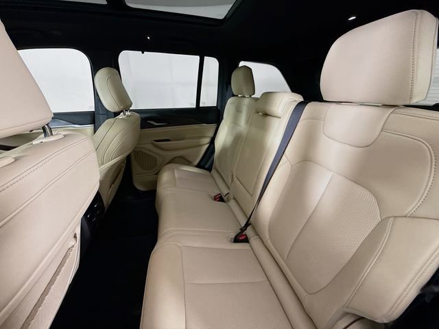 Used 2025 Jeep Grand Cherokee Limited w/ Luxury Tech Group II image 25