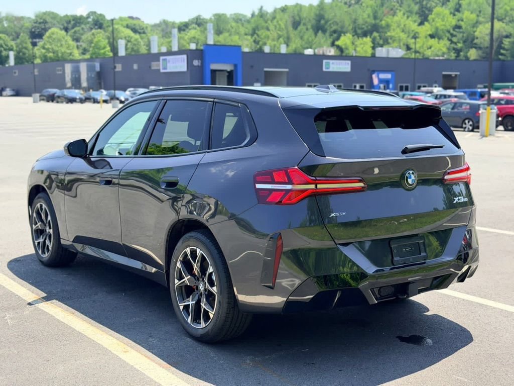 Used 2025 BMW X3 xDrive30i w/ Premium Package AWD/4WD image 4