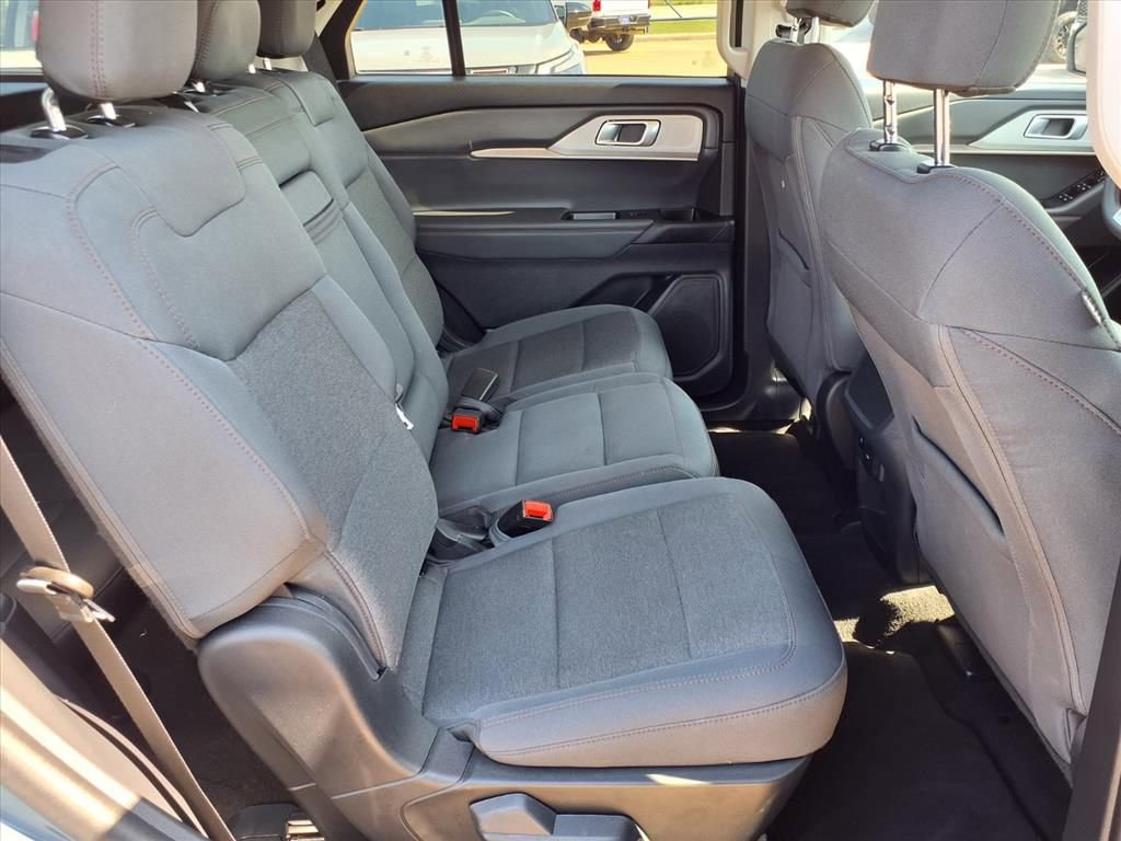 Used 2025 Ford Explorer Active RWD image 28
