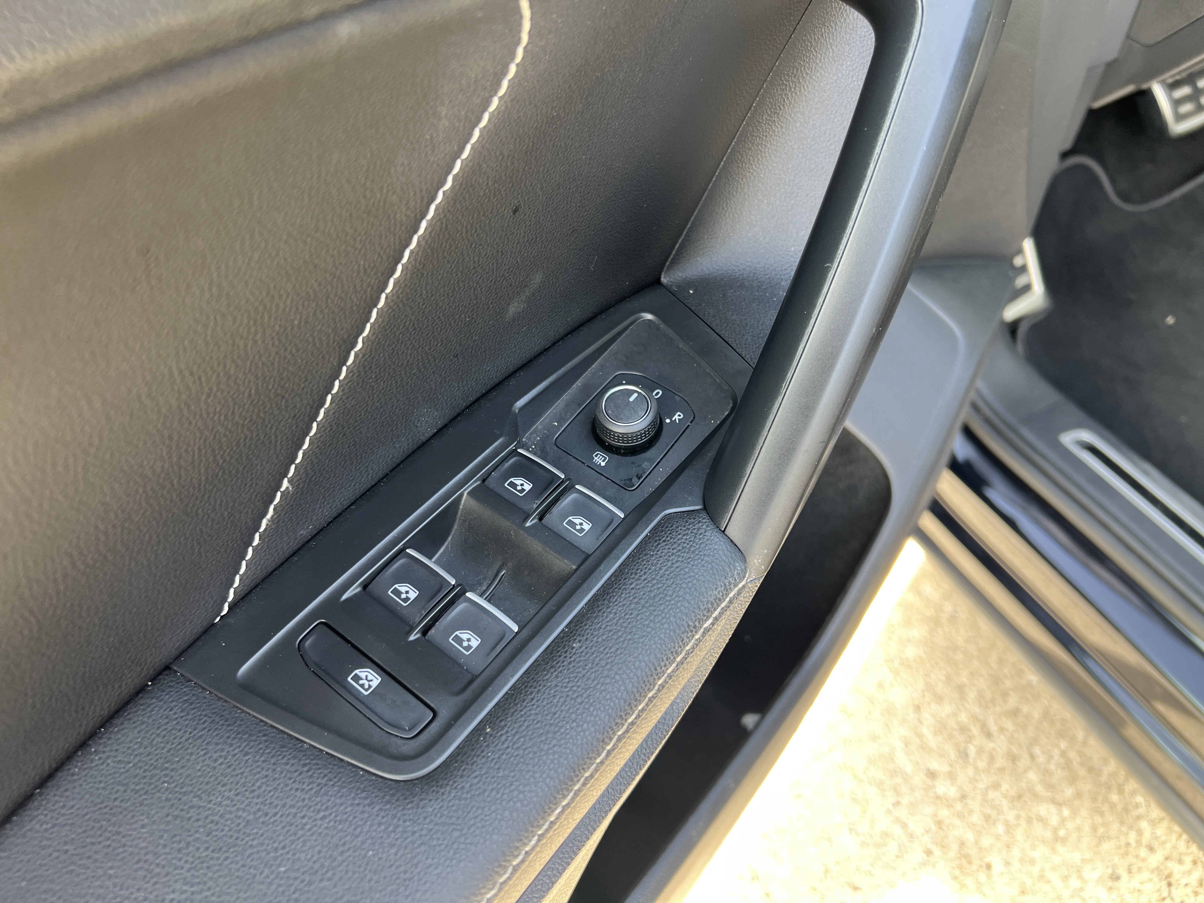Certified 2023 Volkswagen Tiguan SE R-Line FWD image 13