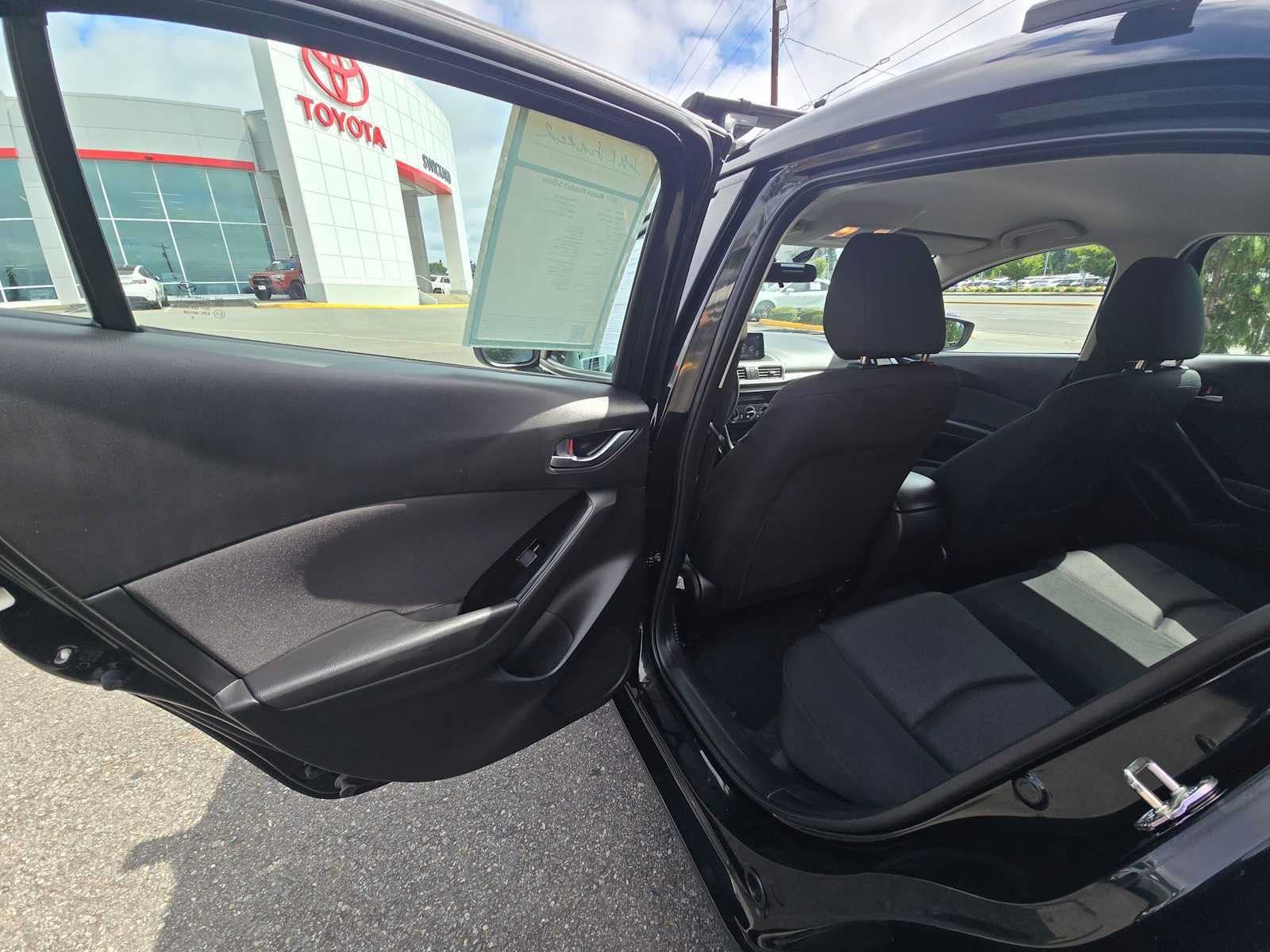 Used 2017 MAZDA MAZDA3 Sport FWD image 15