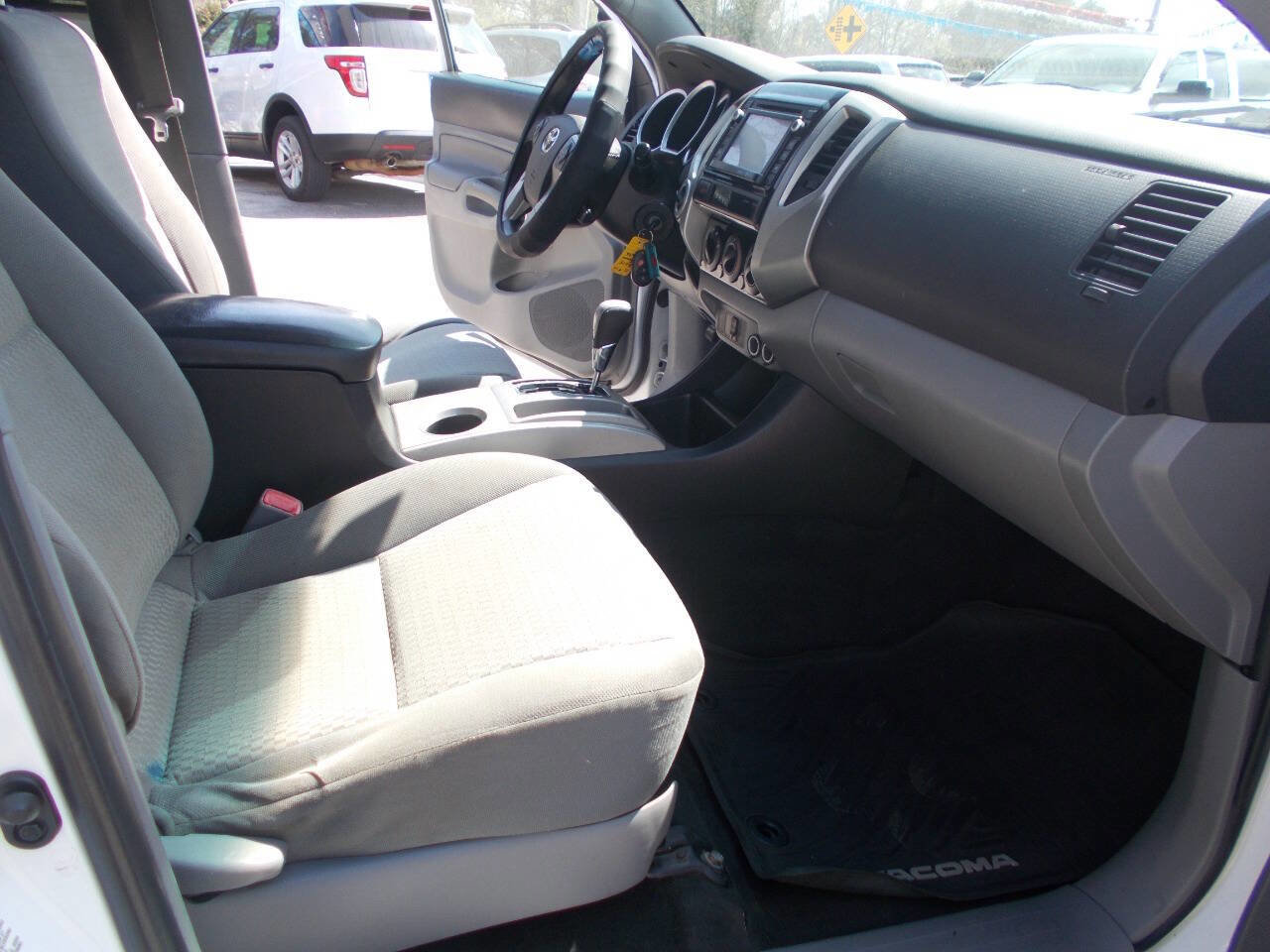 Used 2015 Toyota Tacoma 4x4 Double Cab w/ SR5 Package image 9