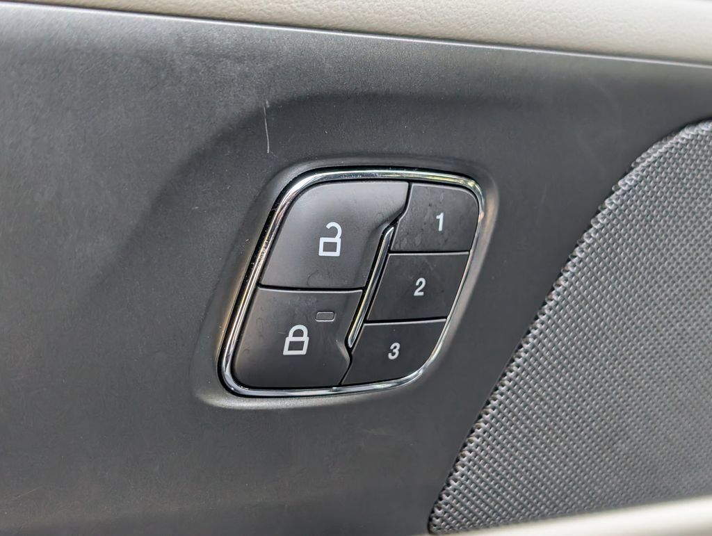 Used 2025 Lincoln Nautilus Reserve AWD/4WD image 28